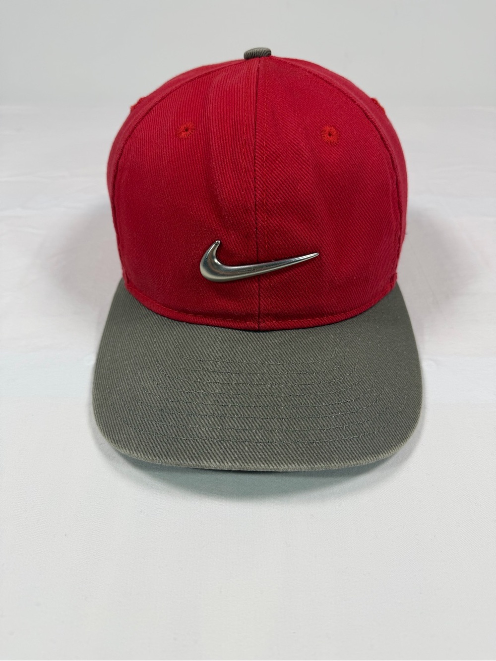 Vintage 1998 Nike Tiger Woods Yin Yang Golf Hat Red Gray Metal Swoosh